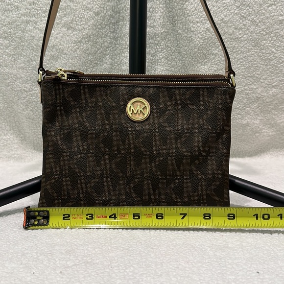 Michael Kors Crossbody Purse Brown and Tan Monogram Print with gold hardware - Picture 2 of 12